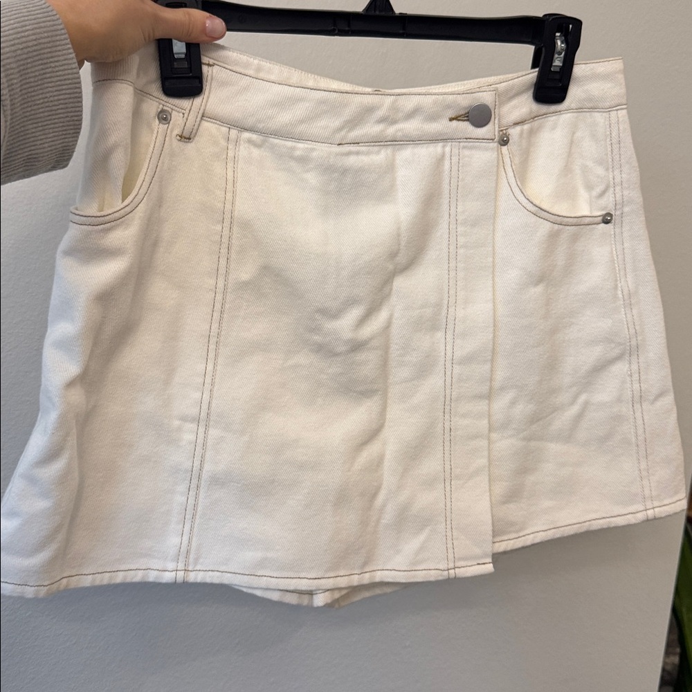 Boutique Off White Jean Skort